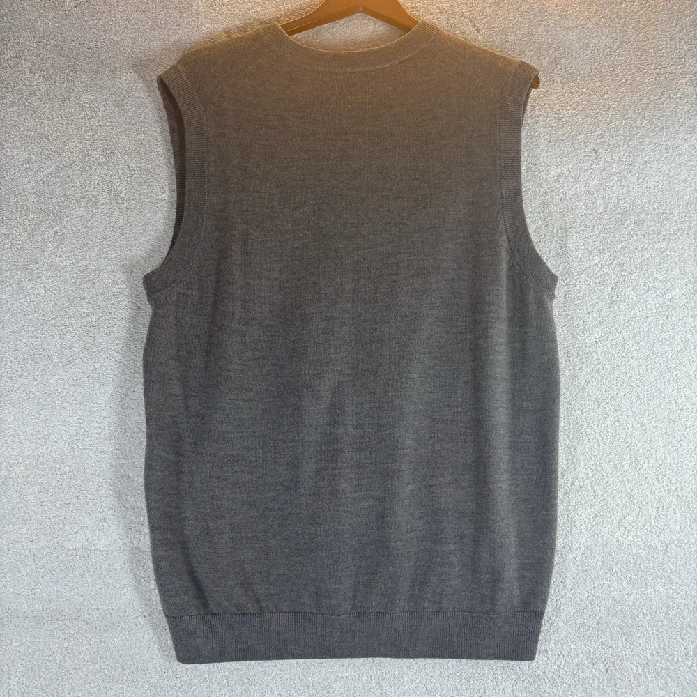 Hart Schaffner Marx Extra Fine Merino Wool V-neck vest Gray Brown Heather Size L